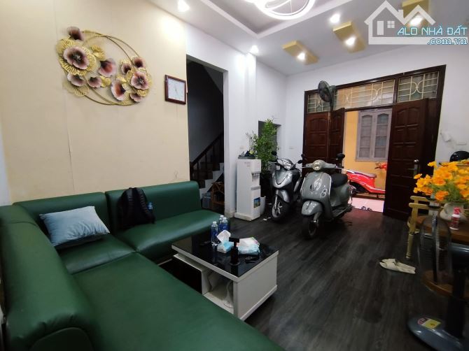 Bán nhà Võ Chí Công Cầu Giấy ngõ nông nhà đẹp trung tâm 3 quận dt 53m 5t mt 8,6m - 2
