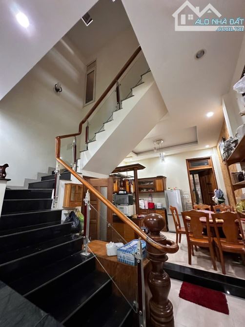 HẠ GIÁ 500 TRIỆU BÁN NHANH 3 CĂN LIỀN KỀ NHÀ MÊ HẺM LỚN NGUYỄN TẤT THÀNH - 2