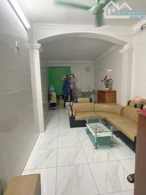Nhà phố Giá ngõ - Bán Nhà riêng Lương Thế Vinh 43m2, 3 tầng, mặt tiền 3m, chỉ 6,6 tỷ - 2