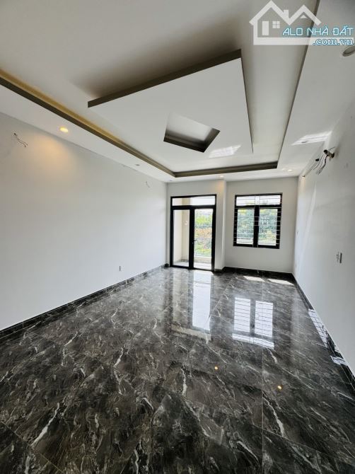 MẶT TIỀN KÊNH TÂN HOÁ Q.TÂN PHÚ GIÁP Q.11 TÂN BÌNH -90M2-4 TẦNG BTCT-VỈA HÈ 7M - 2