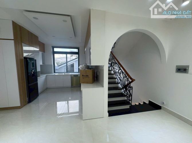 Nhà Phố Nhà Hẻm Xe Hơi 6 mét, đường Mê Linh, P.09, Đà Lạt 120m2 4 phòng ngủ, 3 WC - 2