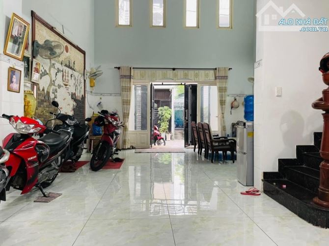 SÁT ETOWN CỘNG HOÀ TÂN BÌNH – DT: 5.5 X19 – 4 TẦNG KIÊN CỐ - CHỈ 13,5 TỶ - 2