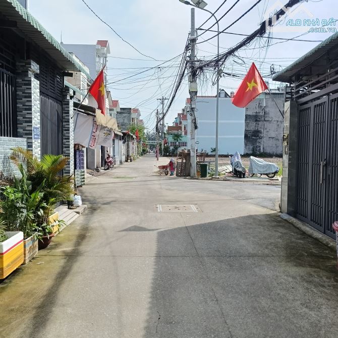 Lô góc 2 mặt tiền,  đường 10m thông. Thạnh xuân 24, Q12. DT 140m2. - 2