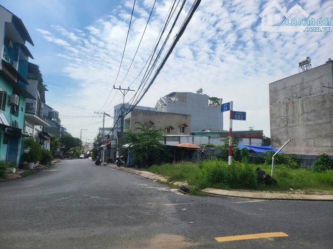 "2 lô liền kề Mt đường 102 TNPA (quận 9 cũ) 12 tỷ/208 m2. - 2