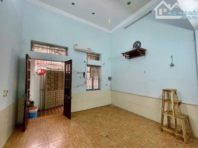 4,95 tỷ Bán !!!! Nhà 4 tầng Mặt Đường Nguyễn Đăng Đạo kéo Dài Khu 5 núi Đại Phúc - 2