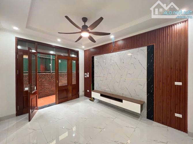 Giá tốt Phương Viên - Song Phương, 32m2*5T. 3PN, gần đại lộ, gần chợ Vạng. Giá 4,35 tỷ - 2