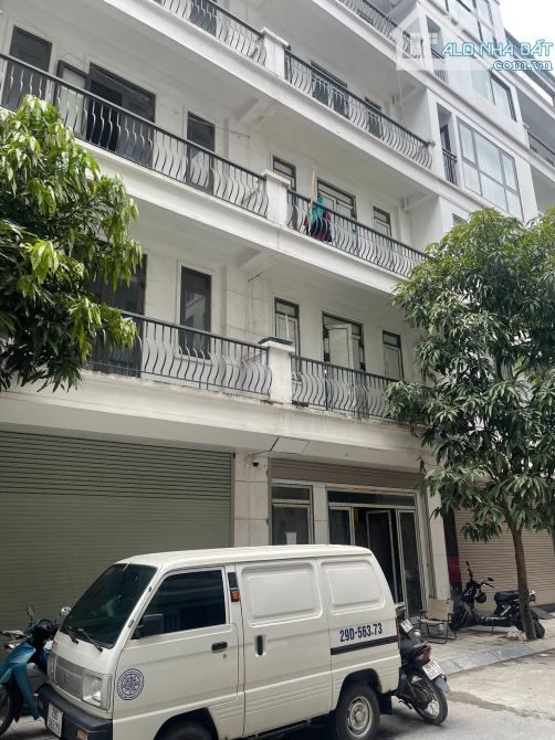 CẦN BÁN LIỀN KỀ PHÂN LÔ KIM GIANG- Ô TÔ TRÁNH - VÀO NHÀ - KINH DOANH 17 TỶ 880 - 2