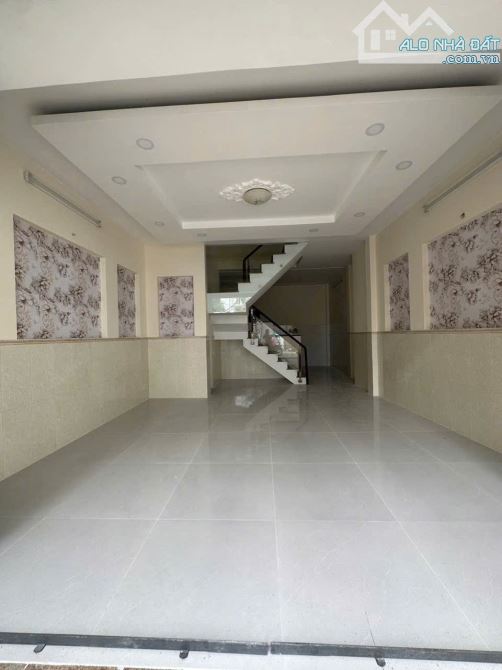 cần bán gấp nhà MTKD 10m ngay trung tâm chợ vải Phú Thọ Hoà - 5x15m - 2 tầng - Giá 7,5 tỷ - 2