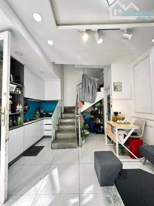 Bán nhà Hoàng Văn Thụ PN, 5 tầng, mặt tiền rộng mênh mông, sổ đẹp, nhỉnh 5 tỷ - 2