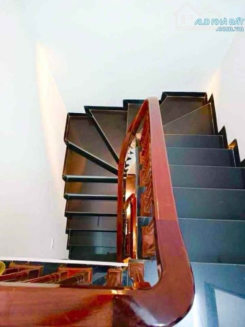 BÁN NHÀ KIM GIANG – 45M² – 5 TẦNG – NGÕ GẦN Ô TÔ – GIÁ 7.8 TỶ - 2