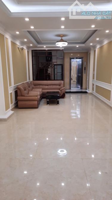 Bán nhà phân lô Phố Trần Quốc Hoàn, 40m2, 5 tầng, 2 thoáng, gần phố, nhỉnh 12 tỷ - 2