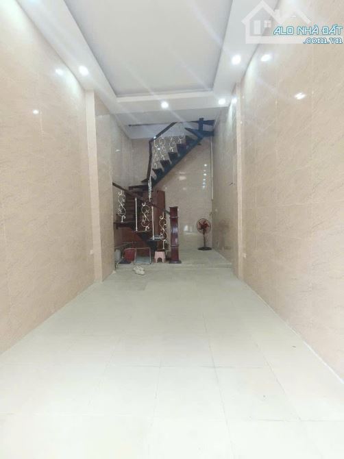 Văn Chương - Mặt ngõ kinh doanh - Vỉa hè - Ô tô đỗ cửa - Nhà dân xây chắc chắn - Gần hồ - 2