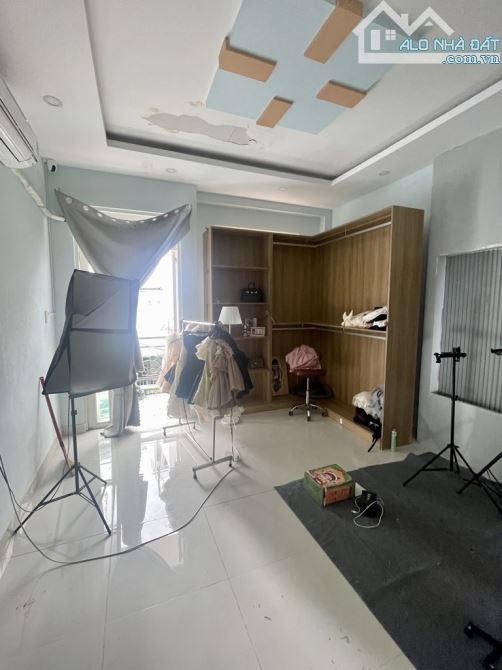 Ngay ngã tư Bốn Xã, 55m2, 2 tầng, hẻm 4m, chỉ 5.4 tỷ TL - 2