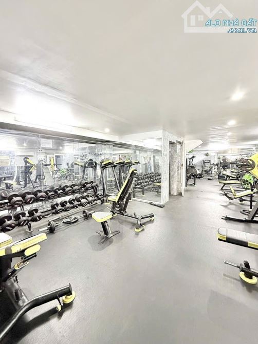 BÁN GẤP TÒA NHÀ DỊCH VỤ NGAY SÂN BAY - HẦM + 5 TẦNG THANG MÁY - 127 M2 - NGANG 6.5M - 2
