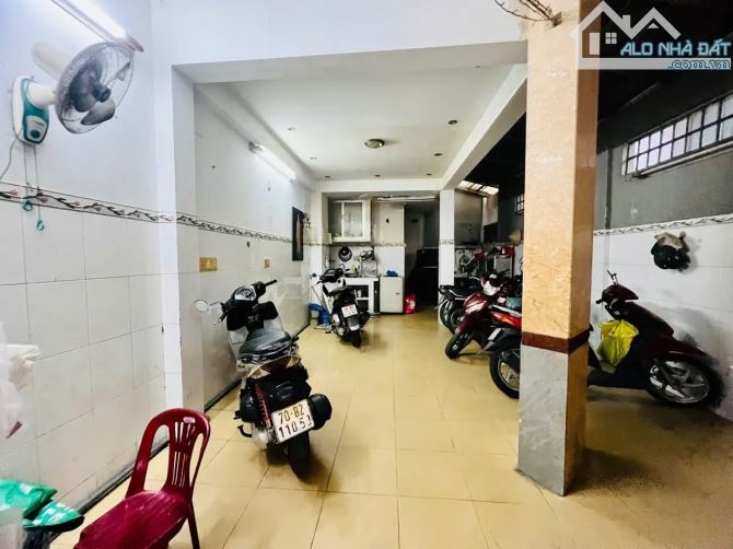 🔥 BÁN GẤP! NHÀ PHỐ NƠ TRANG LONG BT - 8 PHÒNG NGỦ - NỞ HẬU - DT 110M2 - GIÁ TỐT! 🔥 - 2