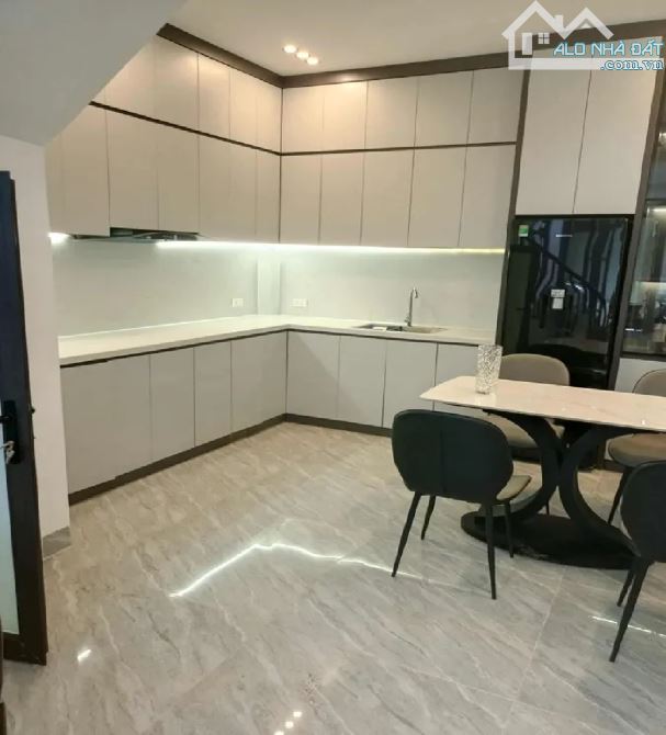 BÁN GẤP NHÀ ĐẸP DÂN XÂY CẦU GIẤY ,NGÕ THÔNG THOÁNG SỔ ĐỎ VUÔNG, DT 45M2, GIÁ NHỈNH 10 TỶ - 2