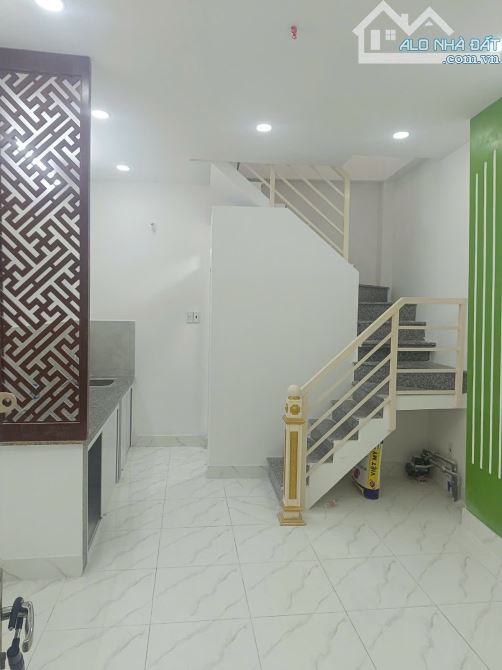2.45 - 2 tầng (3.5 x 6) - DTSD hơn 40m2 - Lô góc, hẻm trước nhà hơn 4m - SHR - 2
