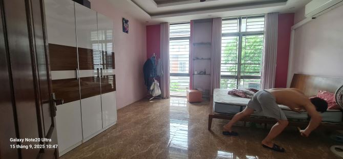 Bán gấp nhà dân xây TDC Quỳnh đô ,ô tô tránh ,phân lô ,2 mặt ngõ view hồ giá 18.7 tỷ - 2