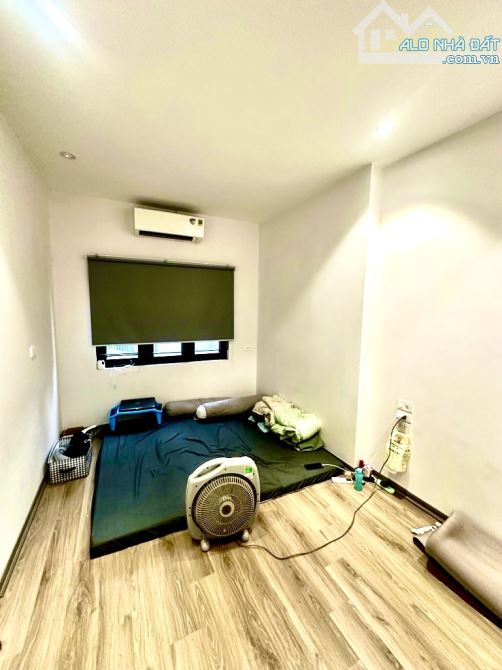 HƠN 5 T , NHÀ DÂN XÂY, CỬA KHOÁ VÂN TAY khung cột chắc chắn. Không Quy hoạch, - 2