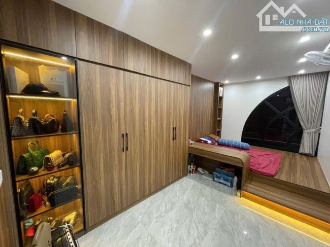 BÁN NHÀ MẶT PHỐ ĐÊ LA THÀNH 74M2 3 TẦNG MẶT TIỀN 5.4M GIÁ 37 TỶ - 2