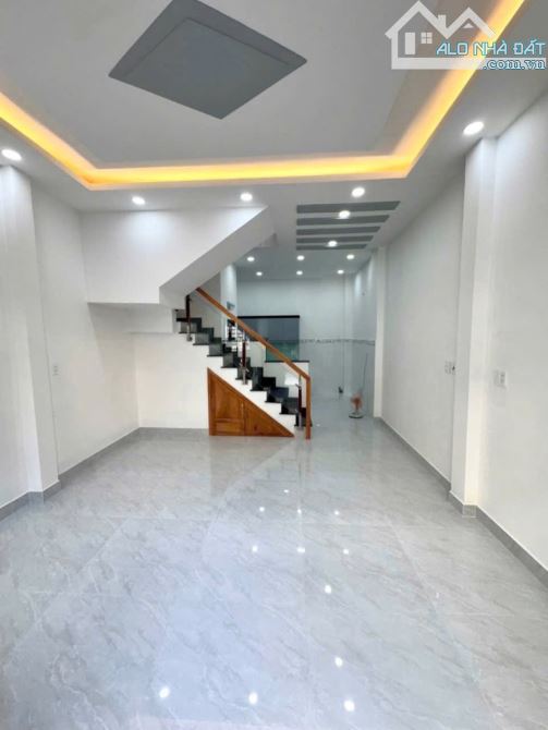 BÁN NHÀ KHU TÊN LỬA -60 M2- 2 TẦNG - XE HƠI VÀO NHÀ - 5,2 TỶ - 2