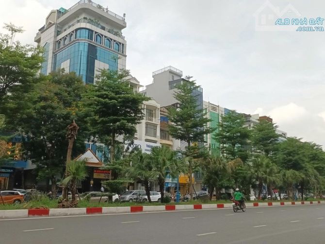 🔥 BÁN TÒA NHÀ MP HOÀNG QUỐC VIỆT - CẦU GIẤY - 486M2 - 8T - MT30M - DT 11 TỶ - CHỈ 300 TỶ! - 2