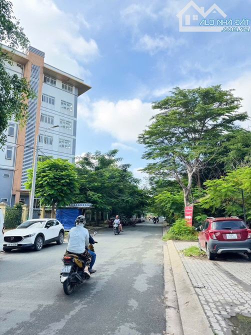 Bán đất mặt tiền đường Hồ Bá Phấn, Phước Long A Quận 9 DT 6 x 35 = 210m2 - 2