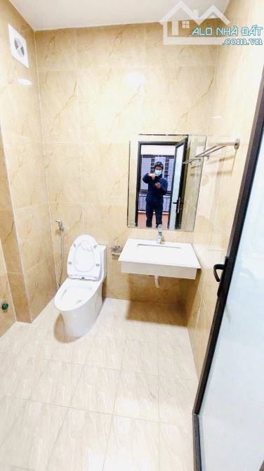 NHÀ MỚI PHỐ QUYẾT THẮNG- YÊN NGHĨA-5 TẦNG-MT5,4-FULL ĐỒ-ĐỦ CÔNG NĂNG Ở NGAY 35M2- 5,5 TỶ - 2