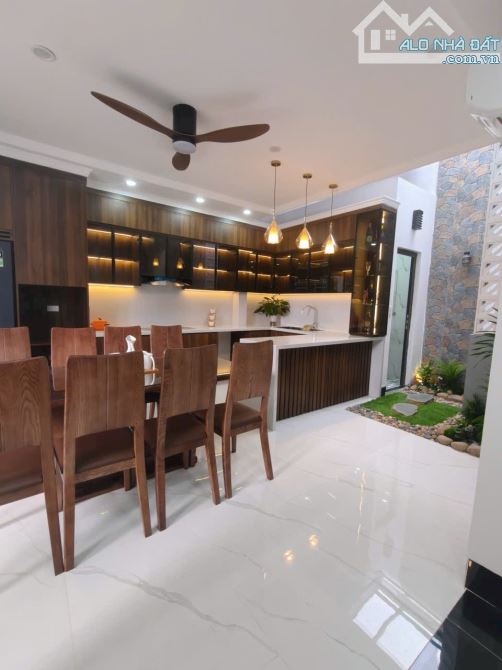 Đẳng cấp sang trọng, ngõ 409 Kim Mã, oto 20m, full nội thất thang máy, 46m2. Giá 15.5 tỷ - 23