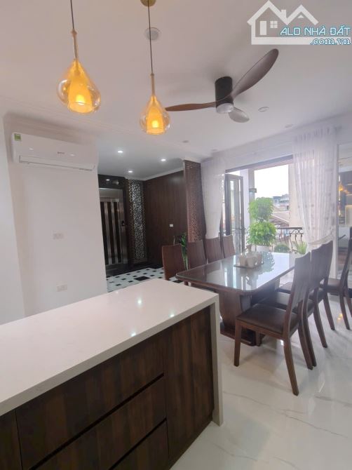 Đẳng cấp sang trọng, ngõ 409 Kim Mã, oto 20m, full nội thất thang máy, 46m2. Giá 15.5 tỷ - 24