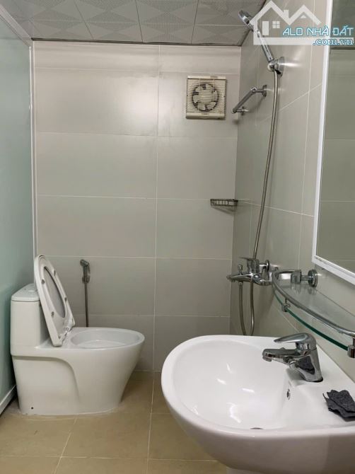 Cho thuê chung cư D5C Trần Thái Tông, Cầu Giấy. 100m2, 3 phòng ngủ, nhà mới sửa đẹp - 3