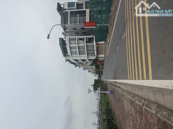 Bán đất Tái Định Cư Giang Biên gần Vincom Plaza, lô góc 2 mặt tiền 90m2, giá nhỉnh 19 tỷ. - 3