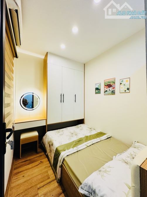 BÁN NHÀ TẬP THỂ TẦNG 2 PHỐ NGUYỄN CÔNG TRỨ - 90M- 3 PN-Ô TÔ ĐỖ CỬA- TÀI CHÍNH  4 TỶ - 3
