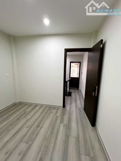 Bán Nhà Hoàng Mai 43m2 dân xây 4 tầng,4 phòng ngủ ở luôn.Giá 5.7 tỷ! - 3