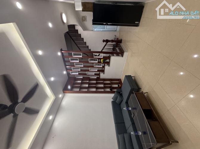Bán nhà Thịnh Hào ngõ thông gần phố nhà đẹp 2  thoáng ở ngay 47m 7 tầng nở hậu giá 11.8 tỷ - 3