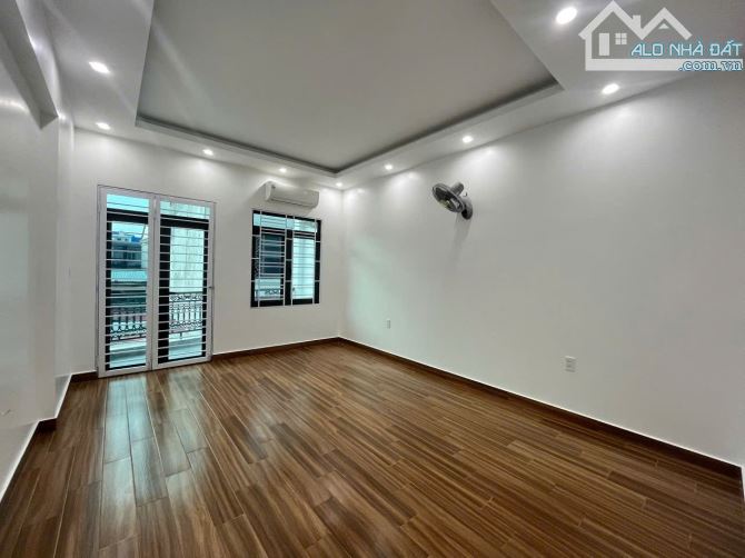 Bán nhà 4 tầng độc lập sân cổng ngõ nông phố Trại Lẻ - 3