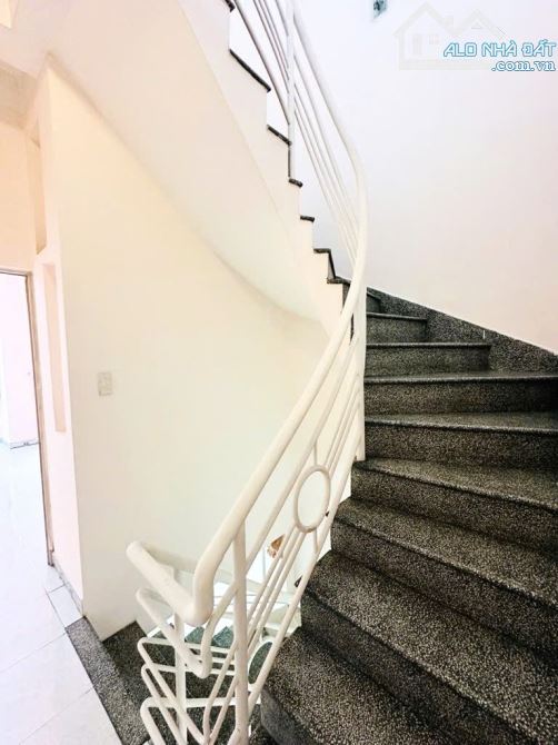 SÁT MẶT TIỀN 3 CĂN Nguyễn Hồng Đào , Tân Bình , khu vip Bàu Cát  vị trí Cực đẹp Hẻm xe Hơi - 3