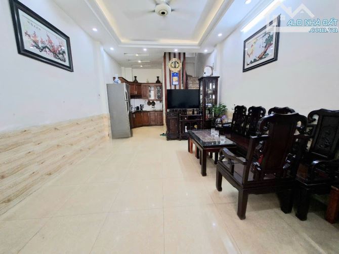 Ô tô tránh cách 1 nhà - Ngõ thông khắp ngả - Kinh doanh - Triều Khúc 35m2 x 4 tầng, 7,68 t - 3