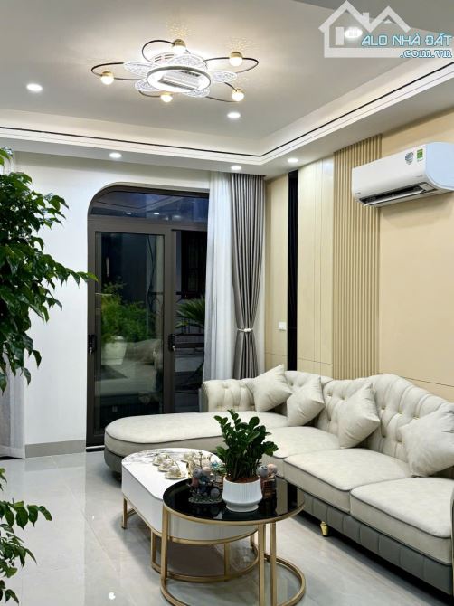 NHÀ ĐẸP THẠCH BÀN, Gara oto, Nở hậu 40m - 6 Tầng Thang Máy, FULL Nội Thất Giá Nhỉnh 12 Tỷ - 3