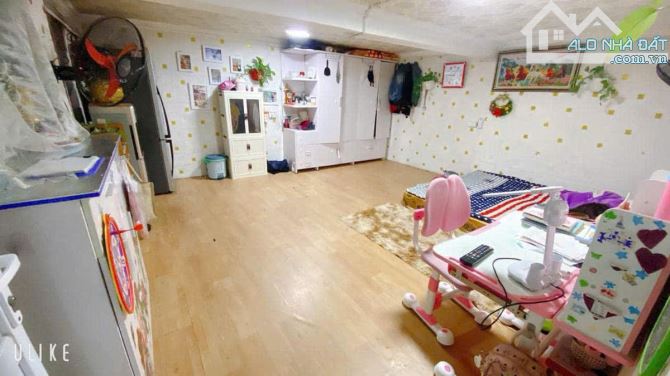 Cho thuê nhà nguyên căn Bạch Đằng 45m2 x 3 tầng, nội thất cơ bản, 12tr - 3