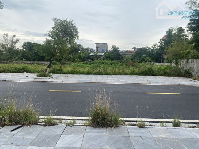 ĐẤT TIỀN HẢI TP HƯNG YÊN THÁI BÌNH CŨ DT 114m —MT 6m  KINH DOANH GIÁP CÔNG AN GIÁ 2tỉ x - 3