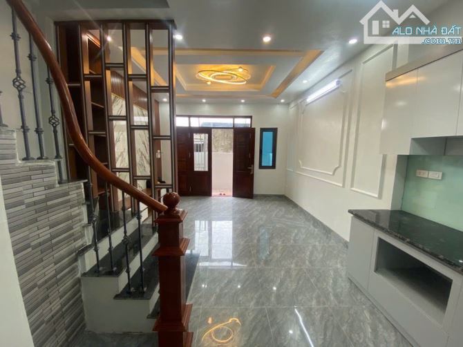 NHÀ ĐẸP LONG LANH - Ở NGAY - THẠCH BÀN -  2 Ô TÔ ĐỖ CỬA- 37M2-8.5 TỶ - 3