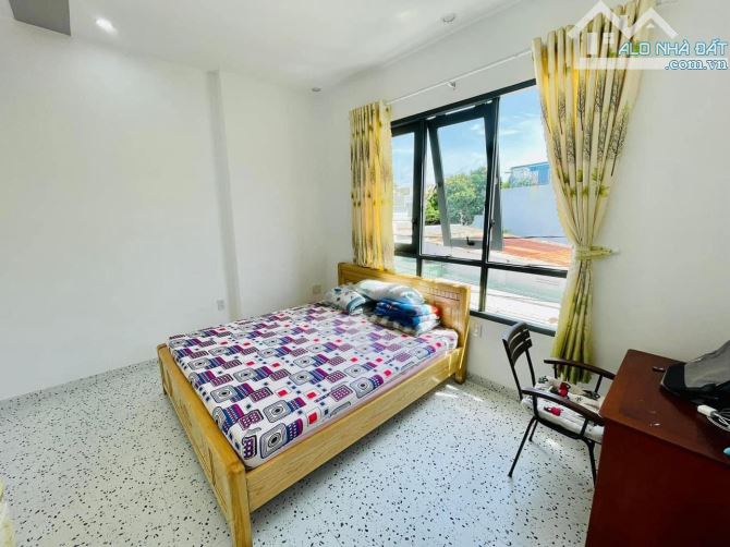 BÁN NHÀ 1 TRỆT 2 LẦU CĂN GÓC 2 MẶT TIỀN HẺM Ô TÔ TRIỆU VIỆT VƯƠNG GẦN BIỂN BÃI TRƯỚC - 3
