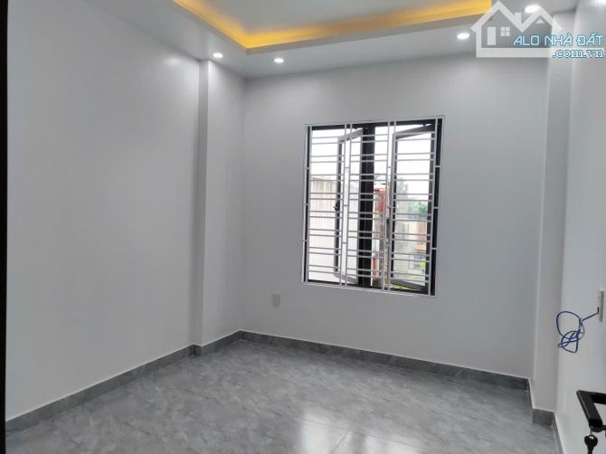Bán nhà 4 tâng mới tinh, xây độc lập, sân cổng riêng,oto đậu cửa ngày đêm các nhà 10m - 3