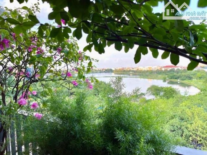 Tái định cư X6 Cổ Linh view hồ vỉa hè oto tránh, Dt 50m2 - MT 4.5m - 3