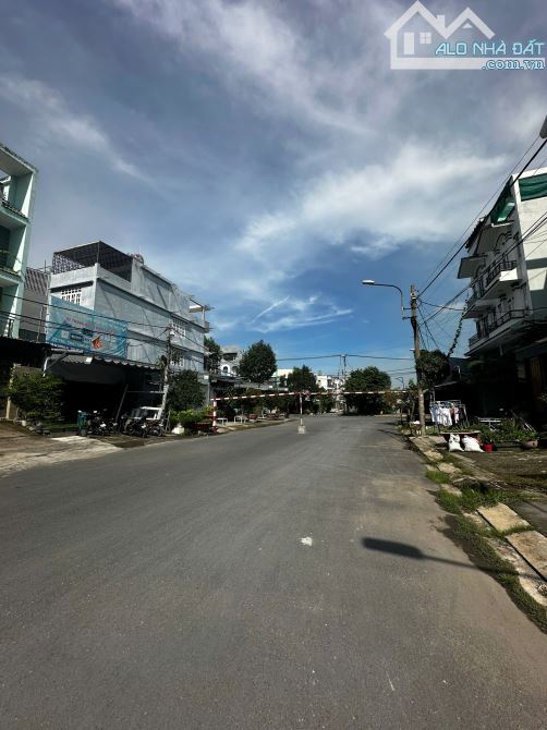 Bán lô góc 2 mặt tiền, khu dân cư Lê Bôi Phường 7 Quận 8, sổ hồng công ty, đường 20m - 3
