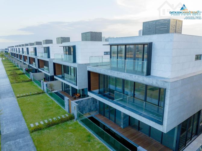 BIỆT THỰ MẶT SÔNG 4* TÔN VINH ĐẲNG CẤP CHỦ NHÂN SỞ HỮU - 2 MẶT TIỀN ĐẸP NHẤT KHU - 3