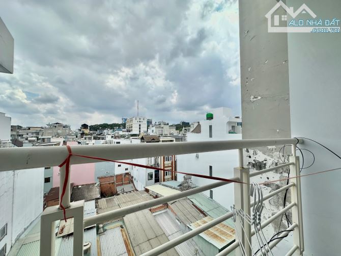 STUDIO FULL NỘI THẤT BAN CÔNG LỘNG GIÓ NGAY QUẬN 1 - 3