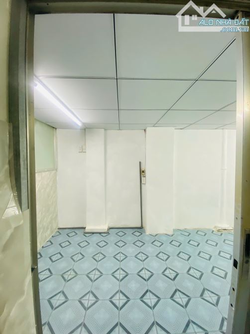 NHÀ EM CHO THUÊ NGAY ĐH SÀIGON NGUYỄN TRÃI Q.5 - HẺM OTO - 80m2 - 12 TRIỆU - 3