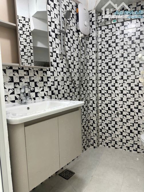 Nhà 3 tầng mới hẻm 266 Nguyễn Duy P. Chánh Hưng. Giá 2,95 tỷ TL - 3
